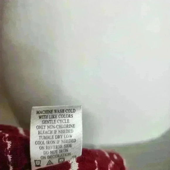 Almost Famous women's cold shoulder 3/4 sleeve red and white knit top medium - Picture 6 of 7